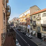 Guesthost - Colourful Flat San Donato Апартаменты Турин