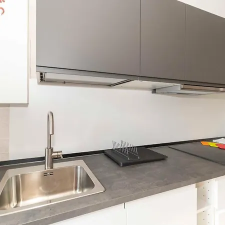 Guesthost - Colourful Flat San Donato Lägenhet