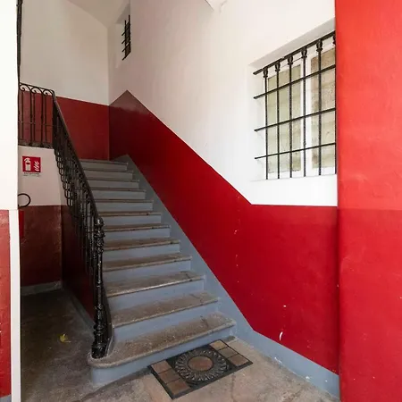 Guesthost - Colourful Flat San Donato Lägenhet