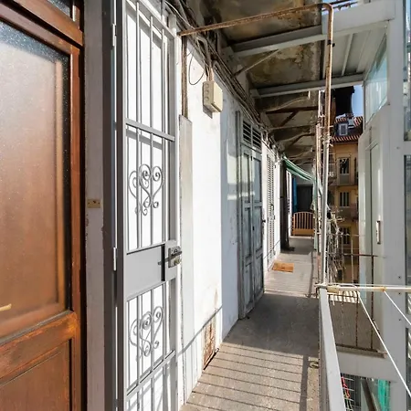 Guesthost - Colourful Flat San Donato Lägenhet Turin