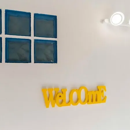 Guesthost - Colourful Flat San Donato *