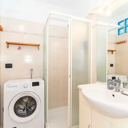 Guesthost - Colourful Flat San Donato * Turin