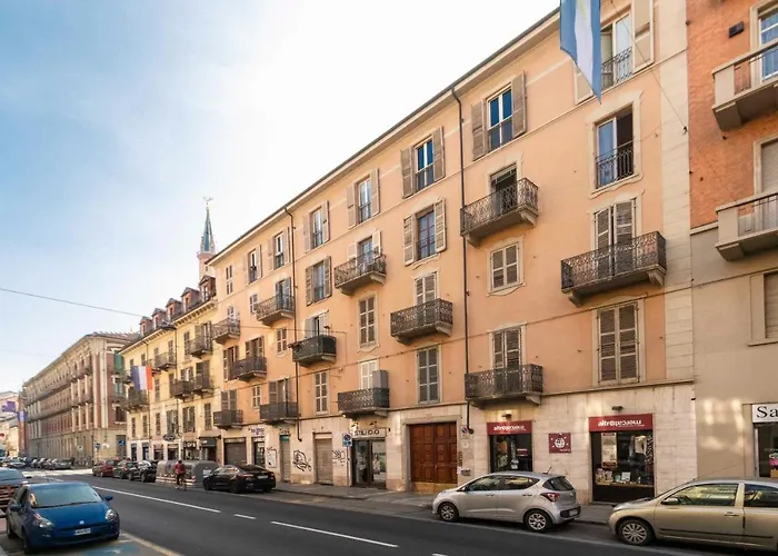 Guesthost - Colourful Flat San Donato شقة *