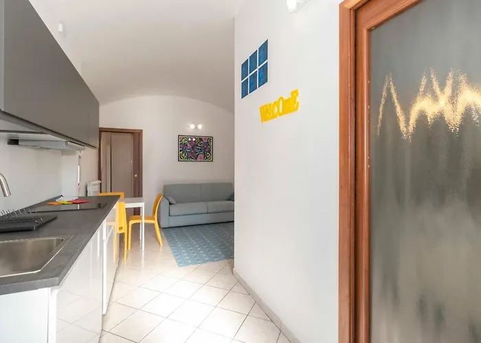 Guesthost - Colourful Flat San Donato *