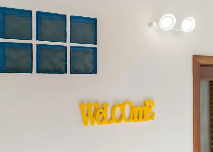 Guesthost - Colourful Flat San Donato *