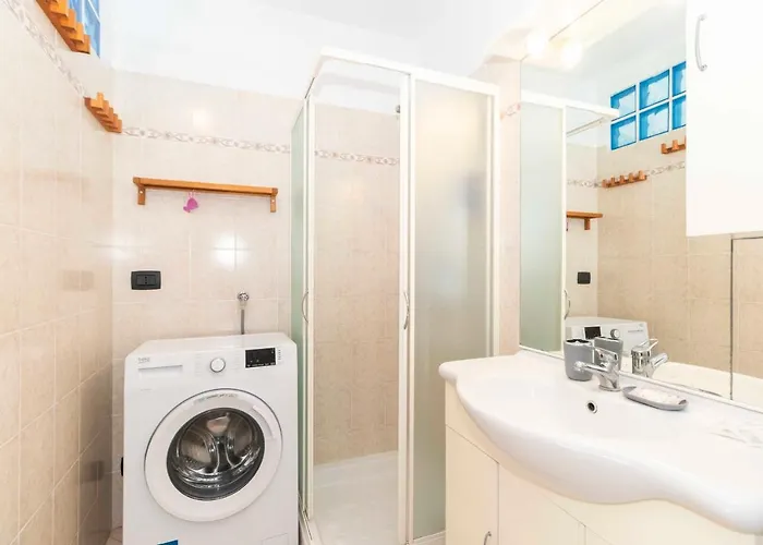 Guesthost - Colourful Flat San Donato * Turin