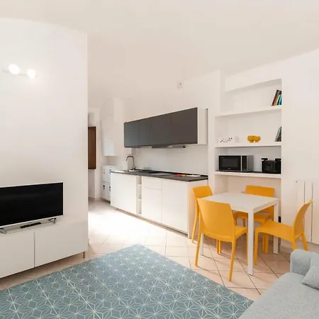 Guesthost - Colourful Flat San Donato Lägenhet