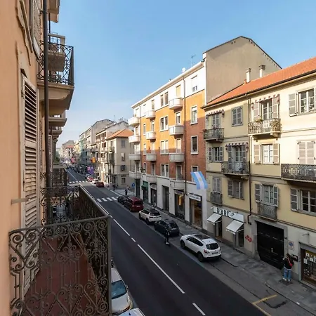 Guesthost - Colourful Flat San Donato Daire Torino