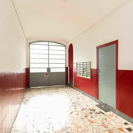 Guesthost - Colourful Flat San Donato * Turin