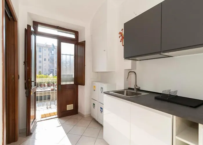 Daire Guesthost - Colourful Flat San Donato Torino