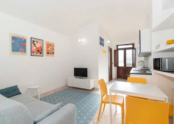 Daire Guesthost - Colourful Flat San Donato Torino