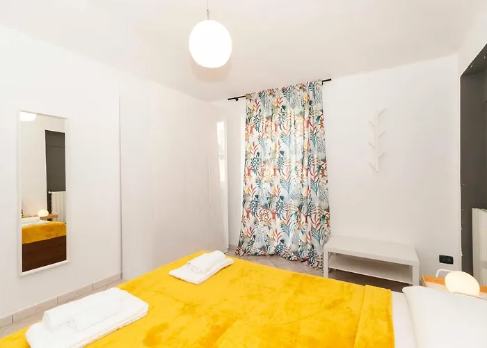 Daire Guesthost - Colourful Flat San Donato Torino