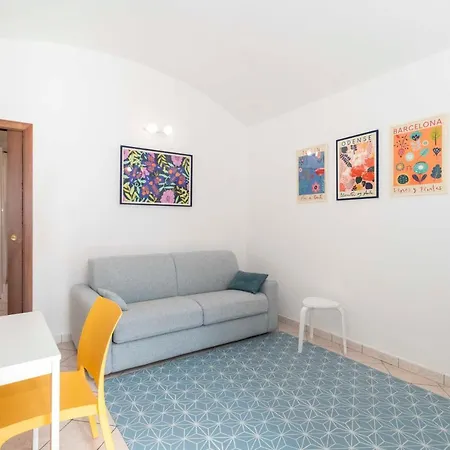 Guesthost - Colourful Flat San Donato Torino