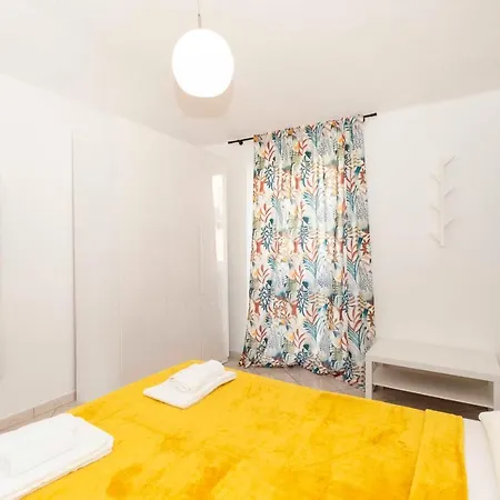 Apartman Guesthost - Colourful Flat San Donato Torino