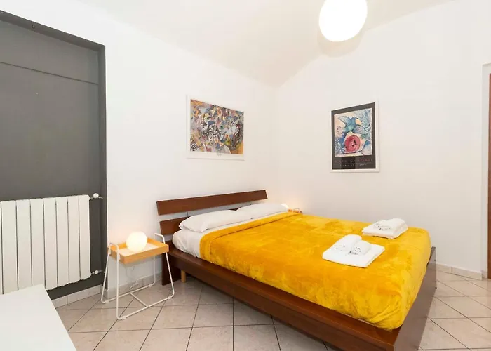 Апартаменты Guesthost - Colourful Flat San Donato *