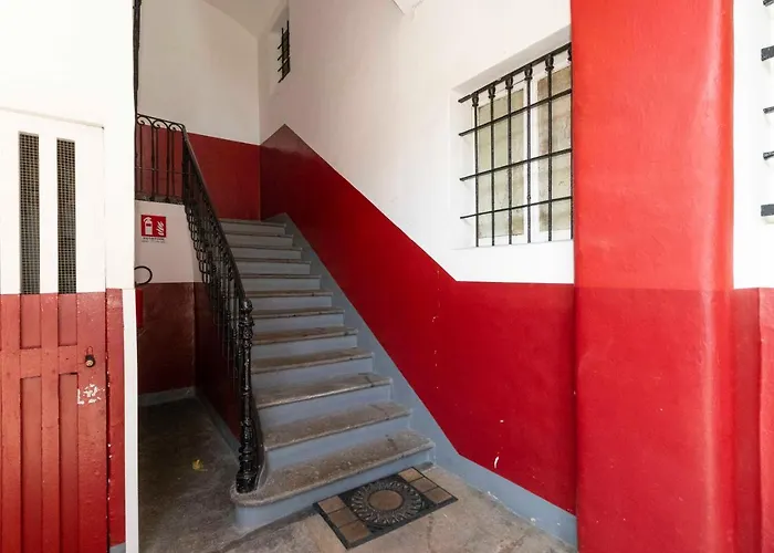 Guesthost - Colourful Flat San Donato Апартаменты