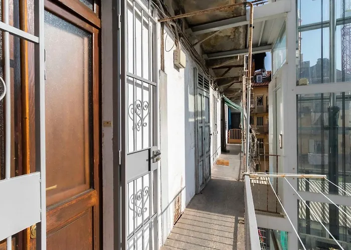 Guesthost - Colourful Flat San Donato Апартаменты Турин